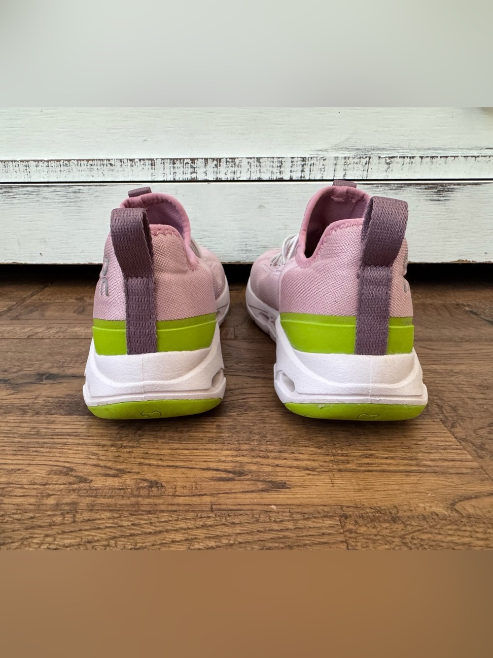 On Cloud Cloudleap Lightweight Tennis Shoes Athletic Mauve Kiwi Girls Size 2 - Picture 5 of 7